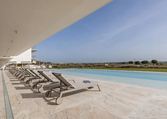 Facing By Innkeeper * Armacao de Pera
