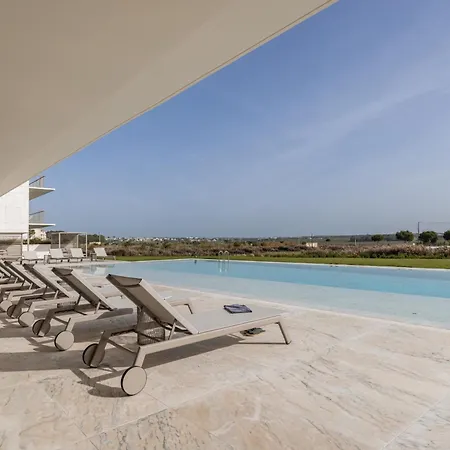 Facing By Innkeeper * Armacao de Pera